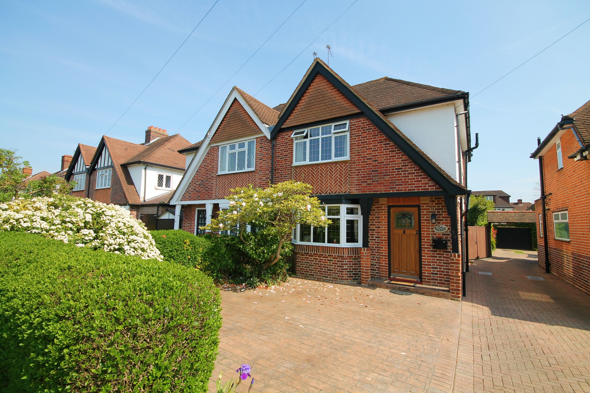 Houses for sale in Staines, Ashford, Sunbury and Feltham